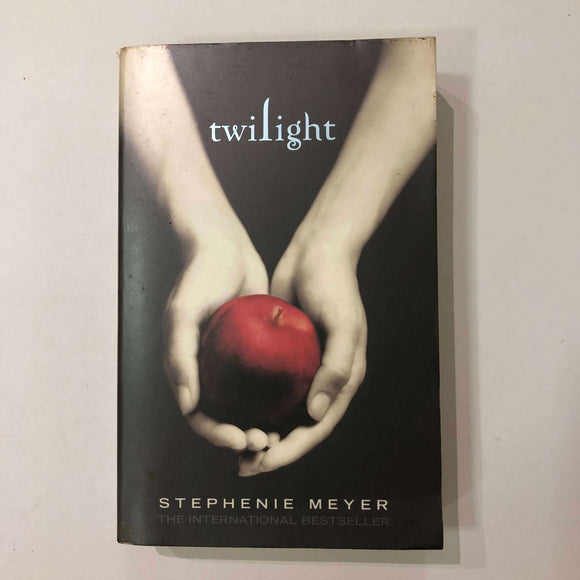 Twilight (The Twilight Saga #1) by Stephenie Meyer