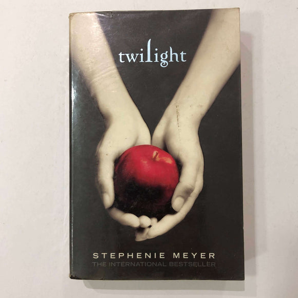 Twilight (The Twilight Saga #1) by Stephenie Meyer